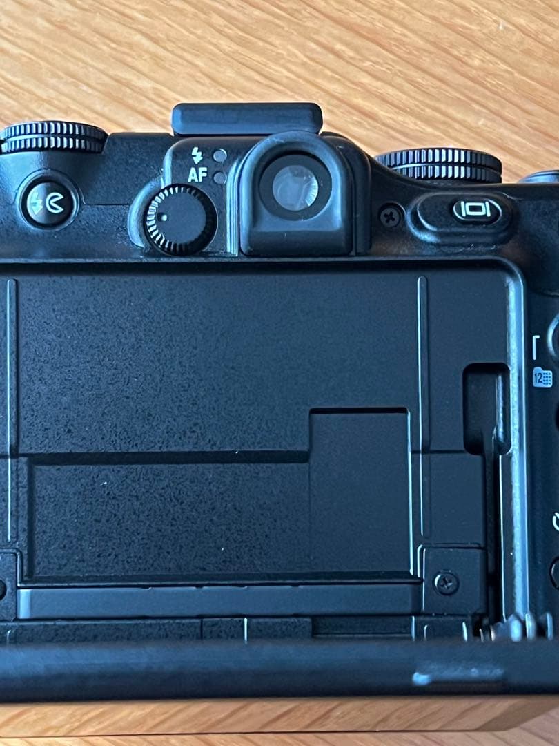 【Nikon COOLPIX P7100】コンパクトデジタルカメラ