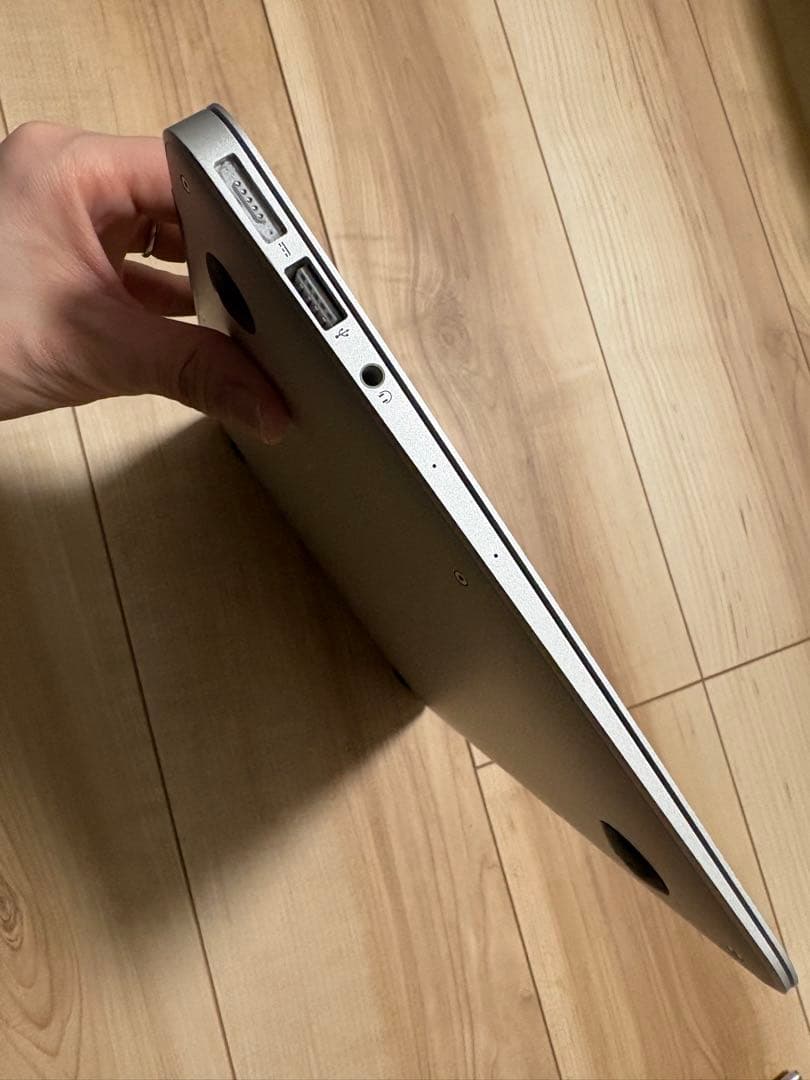 MacBook Air 11インチ本体/充電器付き