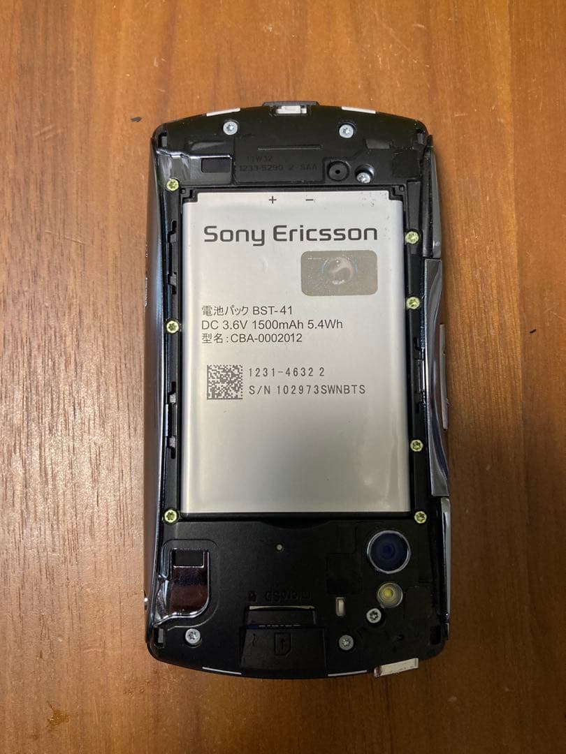 Xperia PLAY SO-01D　中古　状態悪い