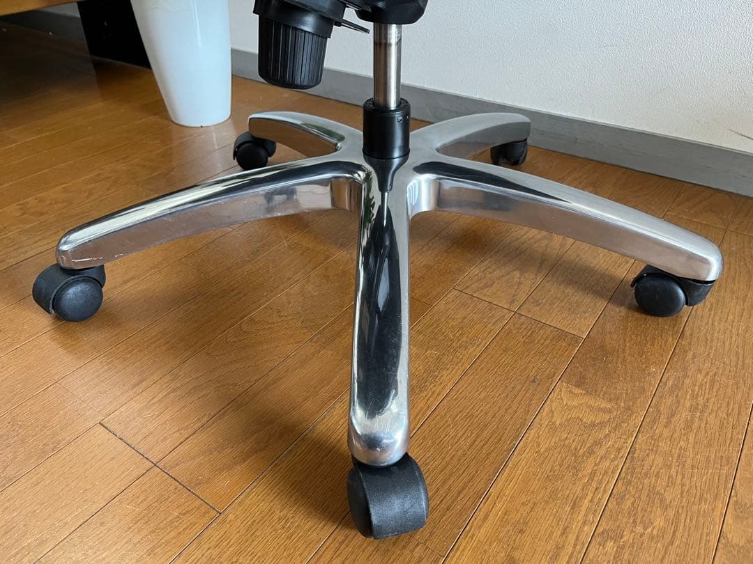 オカムラ　VILLAGE ビラージュ　エグゼクティブチェア　黒　本革　ハイバック