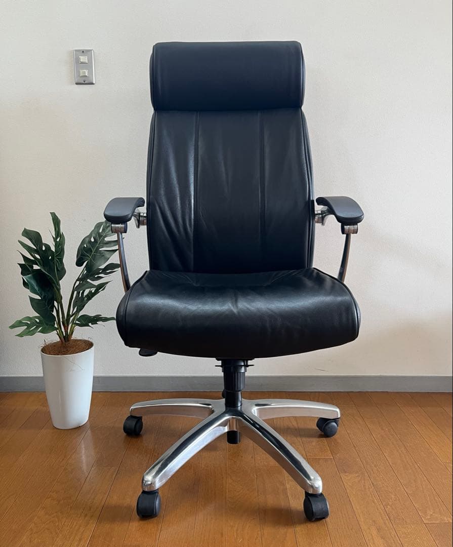 オカムラ　VILLAGE ビラージュ　エグゼクティブチェア　黒　本革　ハイバック