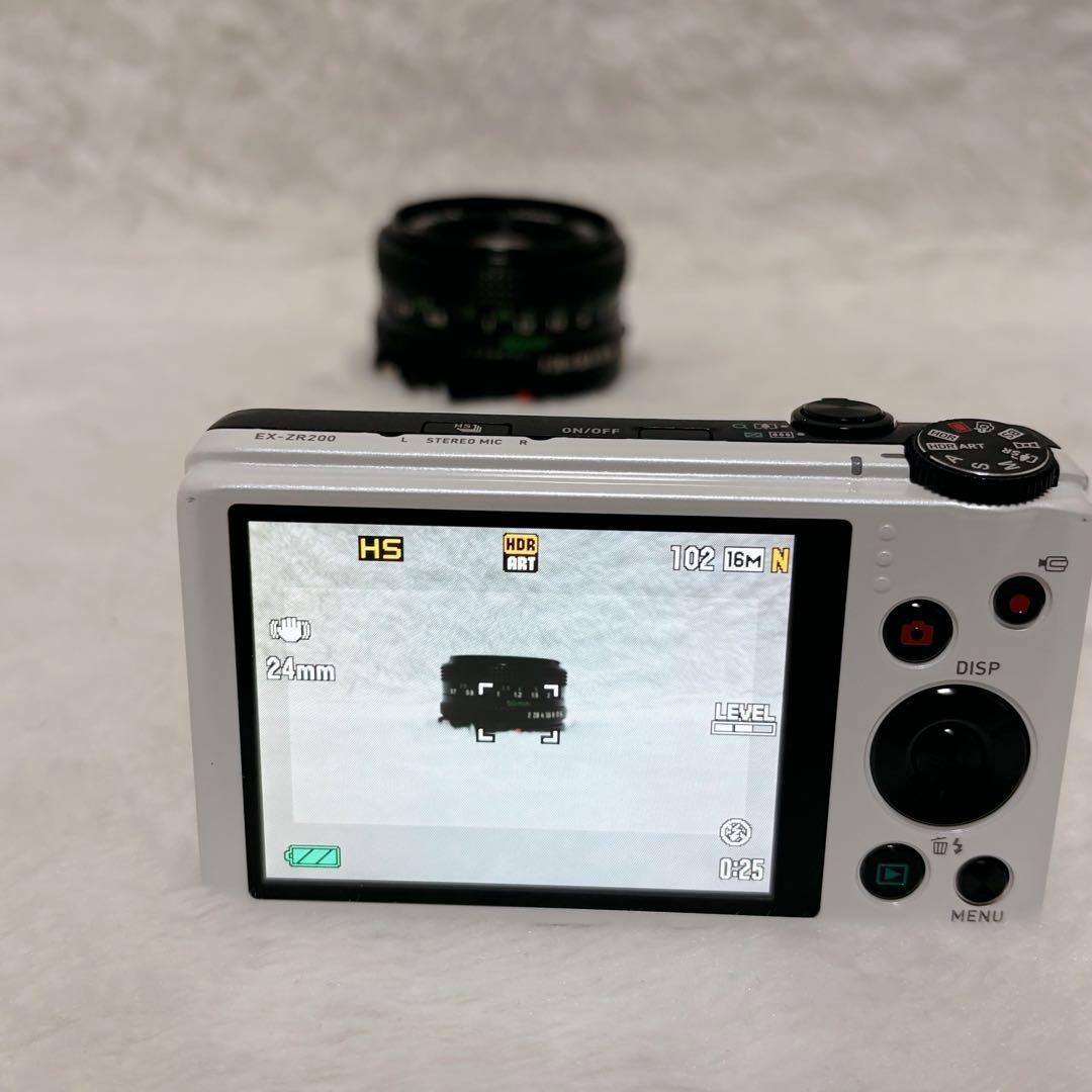 【極美品】CASIO EXILIM EX-ZR200 ホワイト