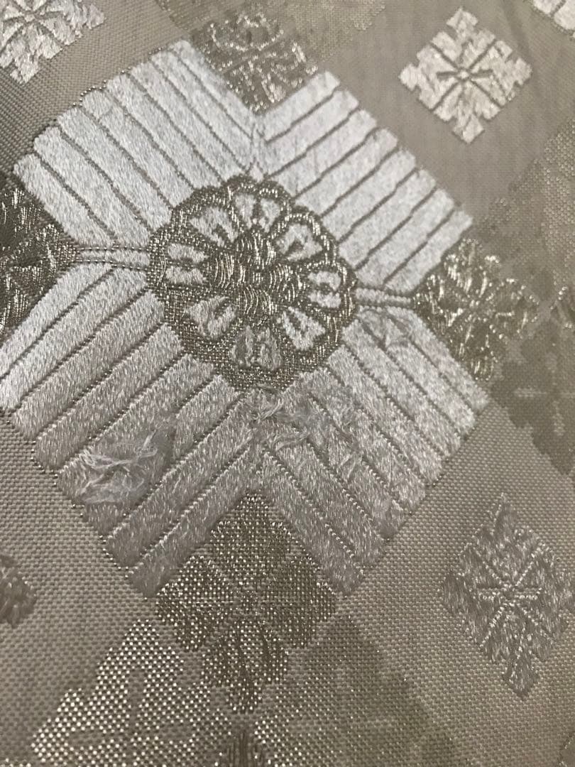 とっても使い勝手の良い白とシルバーの袋帯　正絹