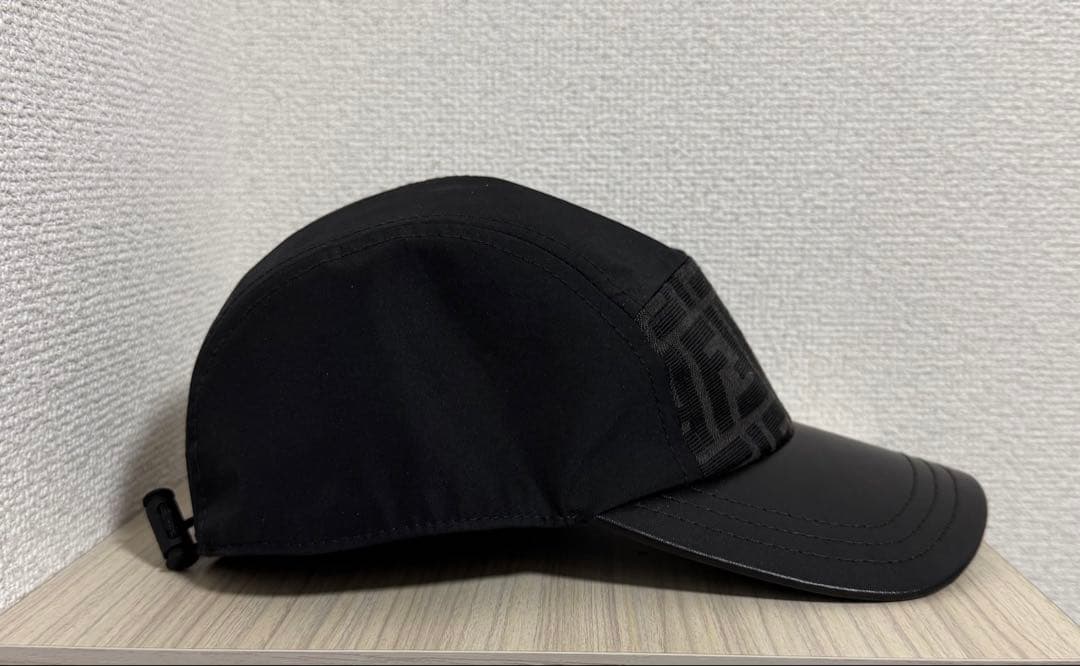 フェンディ　ベースボールキャップ