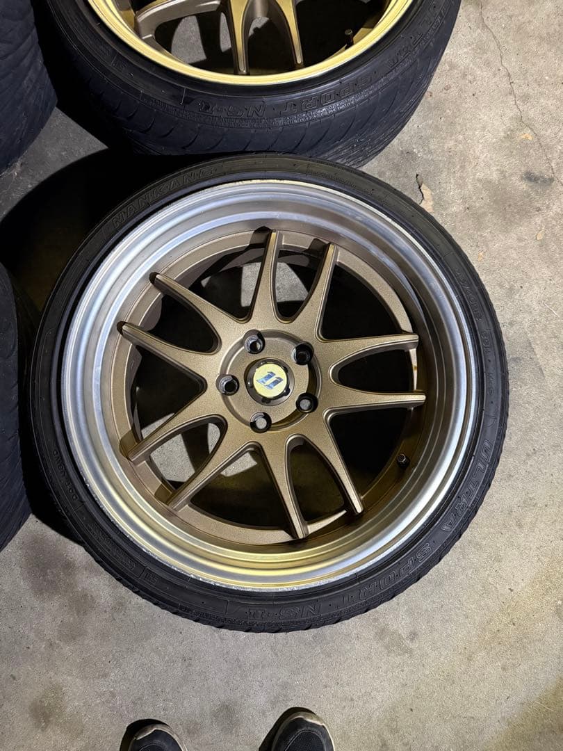 eleven racing 18インチ×9J+30 タイヤ付き　4本セット