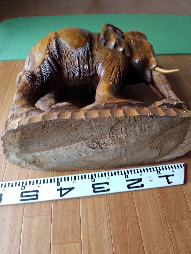 木彫りの大きい象チーク材