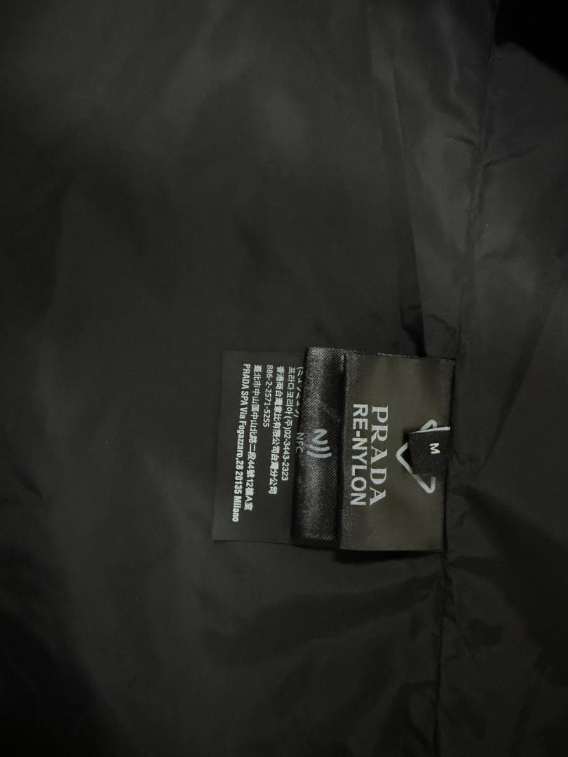 PRADA ブラック ナイロンジャケット フード付き