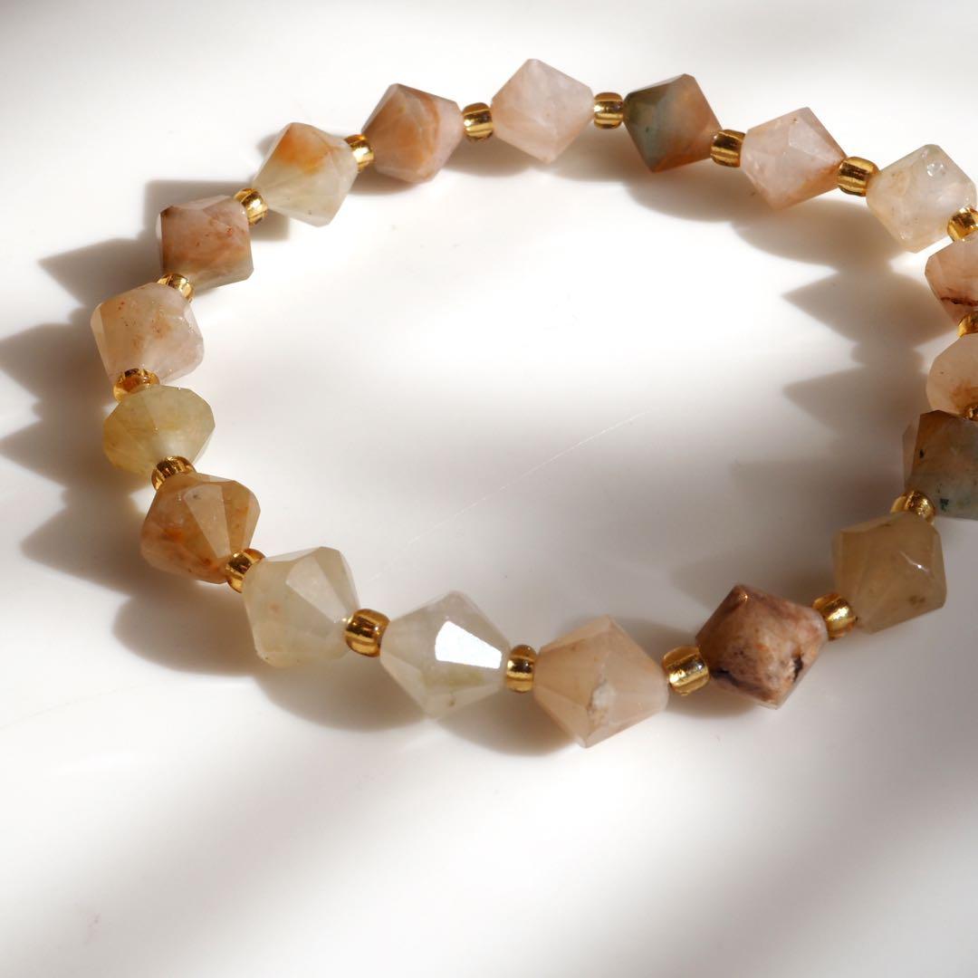 【もも】✳︎SALE✳︎天然トパーズの華奢ゴムブレスレット