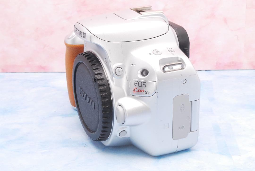 Canon kiss X9☆シルバー☆一眼レフカメラ★高性能STM＆超望遠