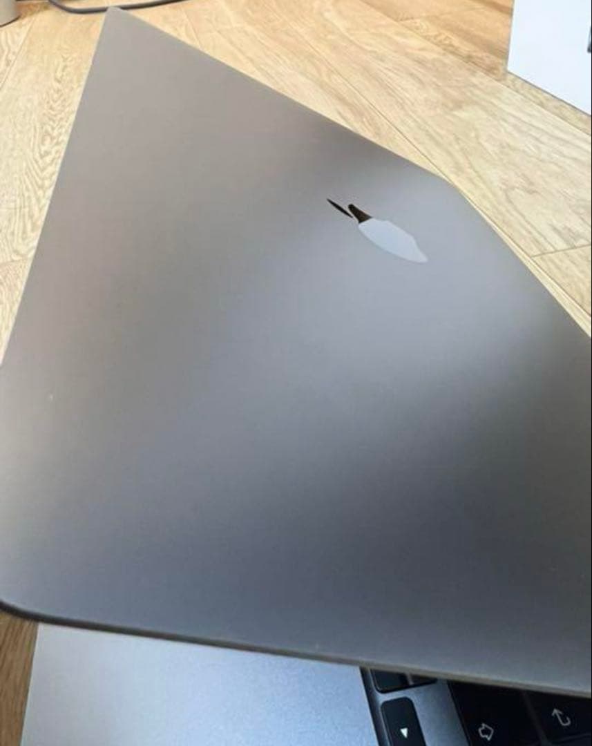 2020年モデル　MacBook Air 13インチ Apple M1チップ