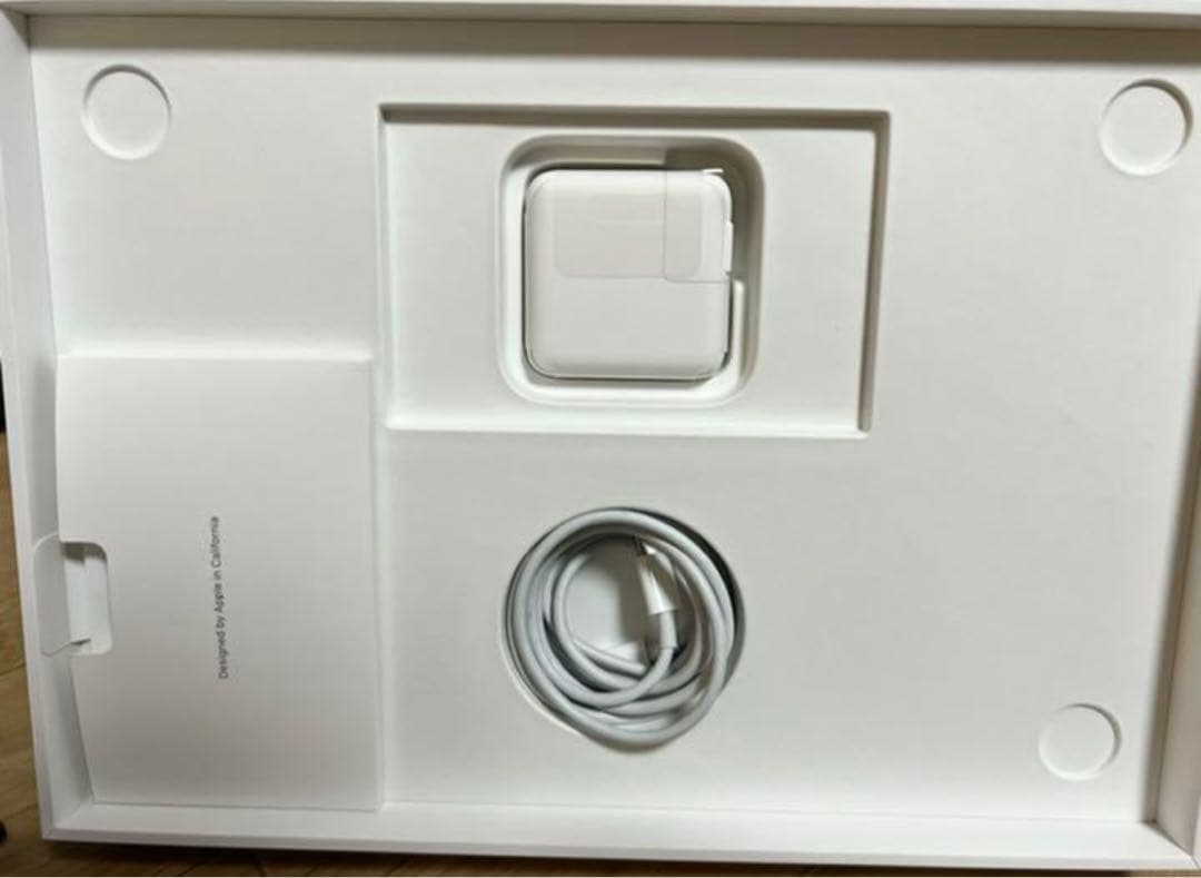 2020年モデル　MacBook Air 13インチ Apple M1チップ