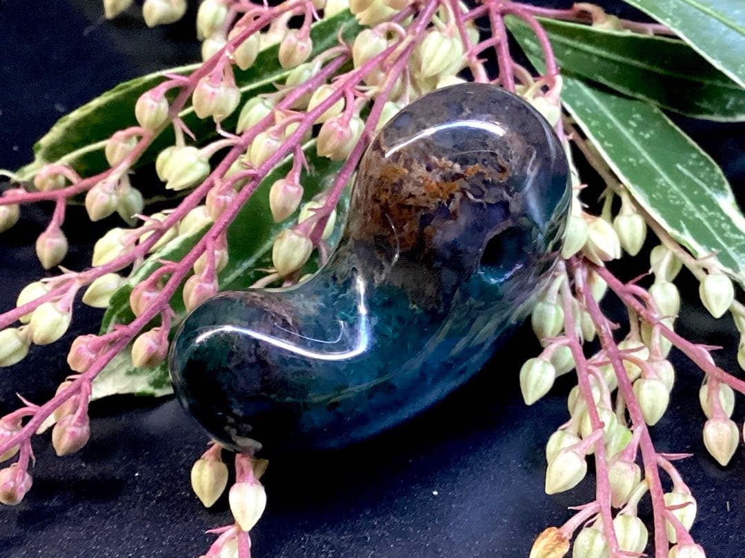 ✳国内の出雲めのう【碧玉】の最高峰勾玉でしょう‼️ 天然石 浮き草文様 鑑別書付