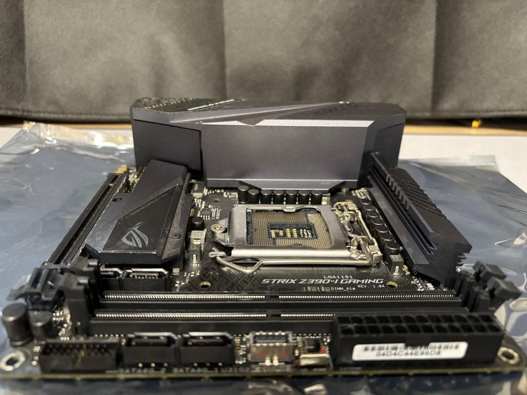 マザーボード ASUS ROG STRIX Z390-I GAMING