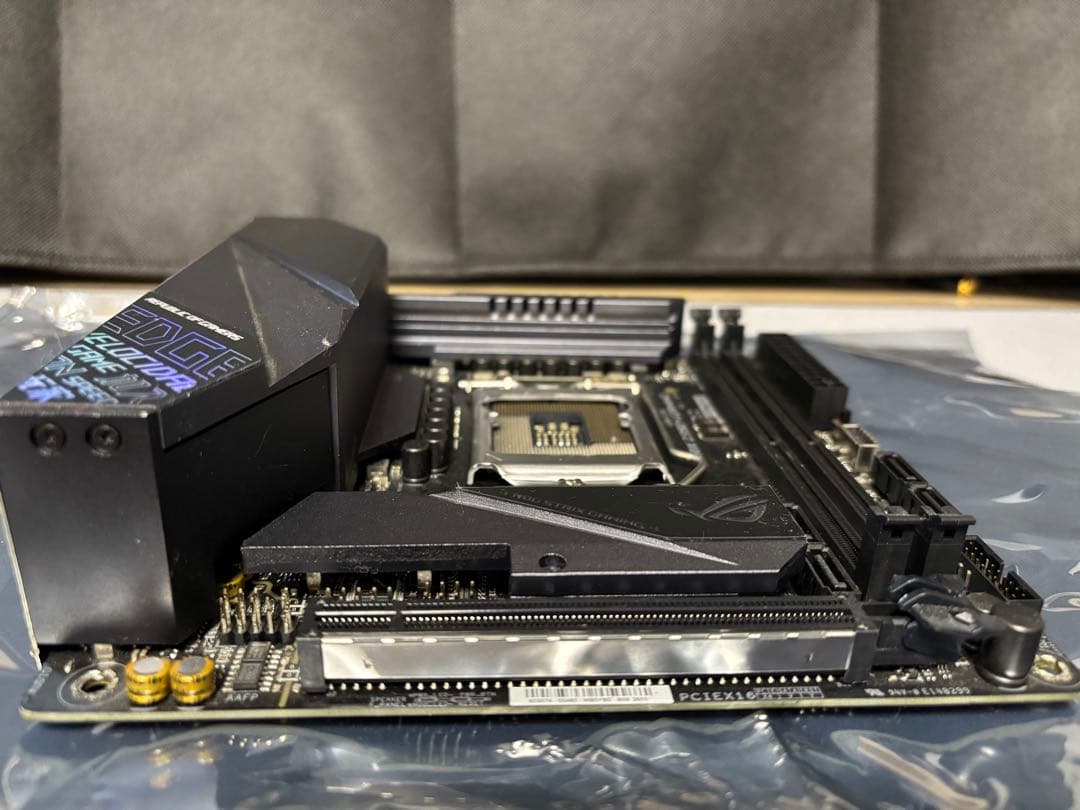 マザーボード ASUS ROG STRIX Z390-I GAMING