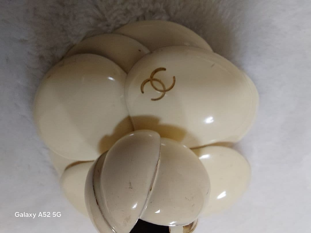 CHANEL アイボリーフラワーブローチ