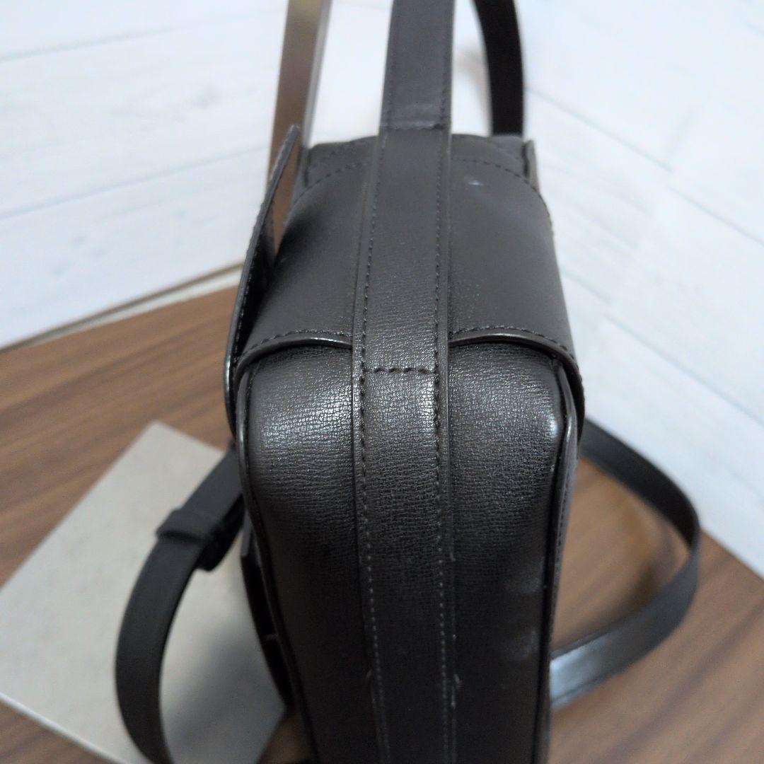 ARMANI EXCHANGE　スクエアロゴバックルショルダーバック　極美品