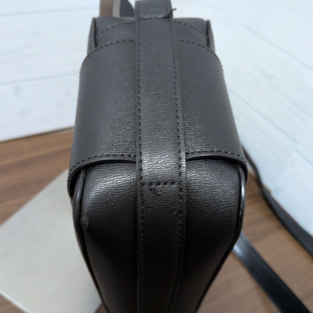 ARMANI EXCHANGE　スクエアロゴバックルショルダーバック　極美品