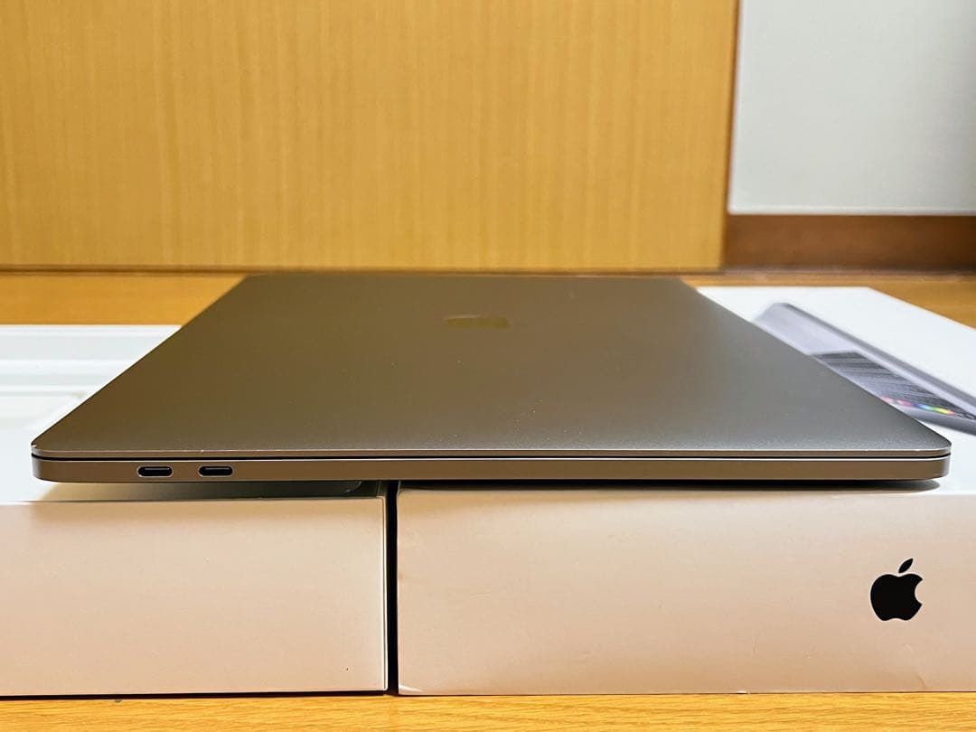 MacBook Pro 15インチ　2019 i7 256GB RAM 16GB