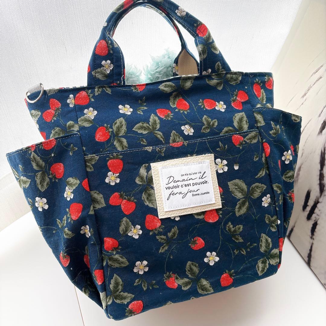 m*e様 コヤンイサムチョン　バック　ハグねこトート　オッドアイネコちゃん×コイ