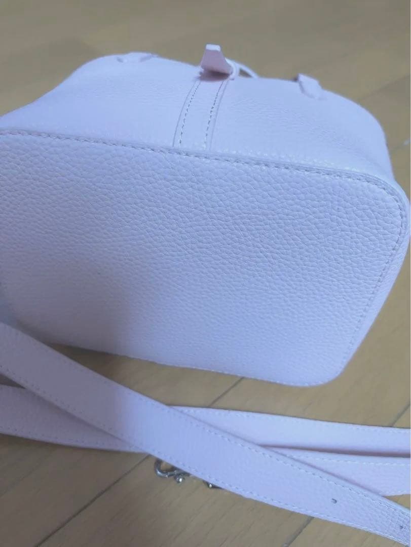 Charles & Keith ベリル リサイクルレザーバケツバッグ ピンク