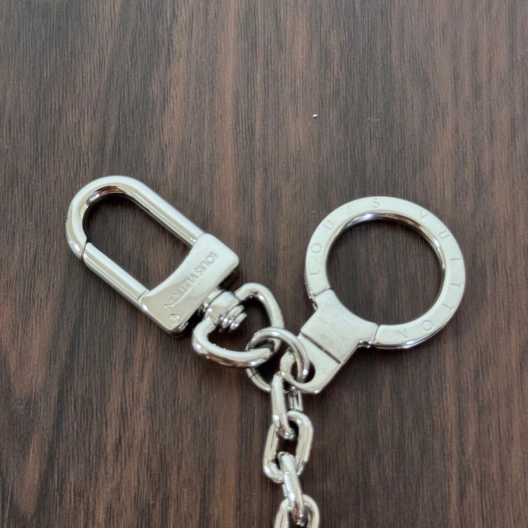 ルイヴィトン　キーホルダーLVイニシャル