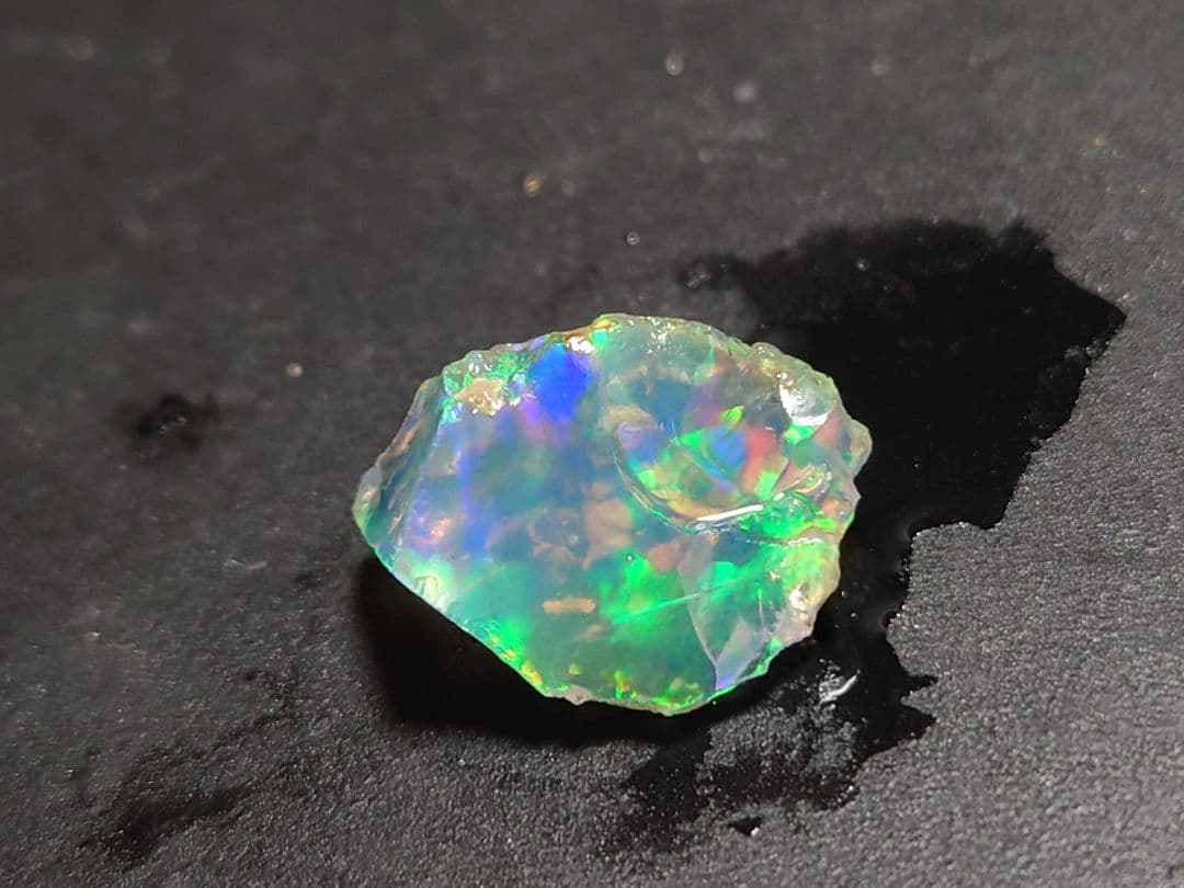 エチオピアウェロ産　チョーク　オパール 原石 鉱物標本 虹色