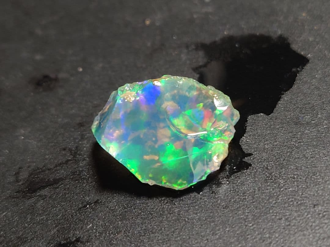 エチオピアウェロ産　チョーク　オパール 原石 鉱物標本 虹色