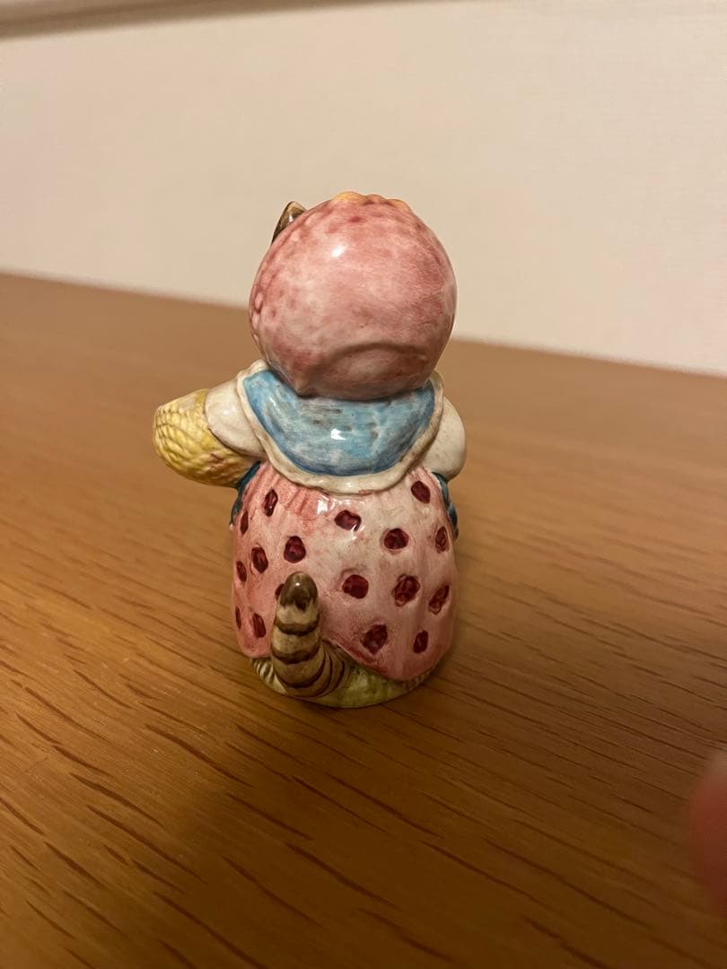 ベスウィック Beswick グロースターの仕立て 陶器 フィギュリン