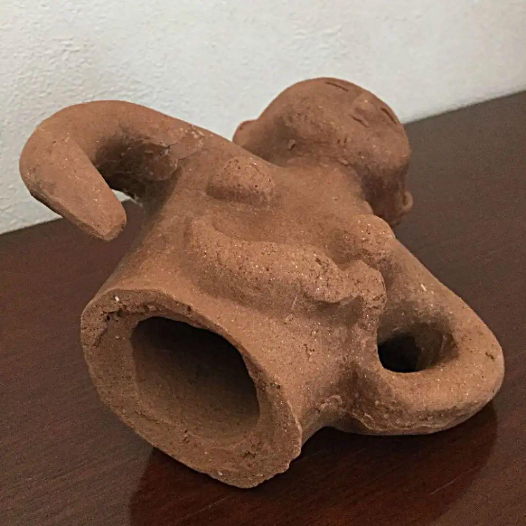 赤子に母乳を与える母親の埴輪（60年ほど前購入の希少性高いヴィンテージアート品）