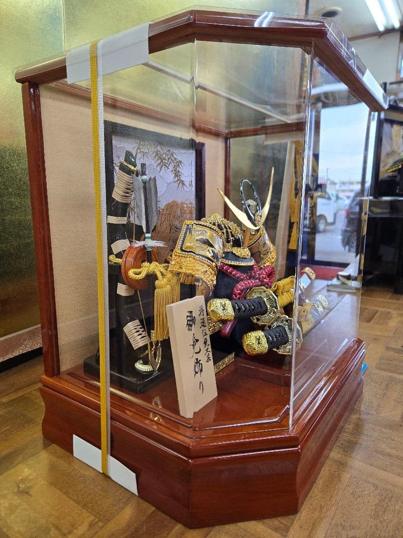 【展示品限り】五月人形　兜　上杉謙信　ケース飾り　※閉店セール　K6
