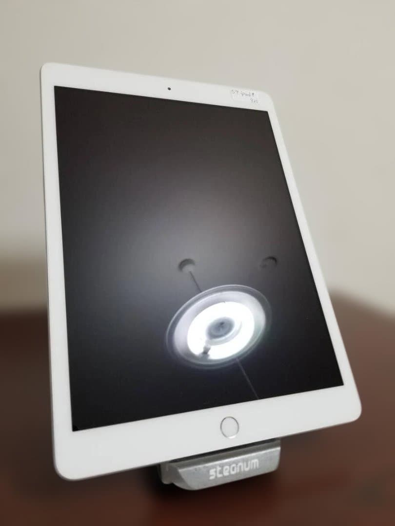 057 美品 iPad 第8世代 10.2 A12◆32GB◆バッテリー98％