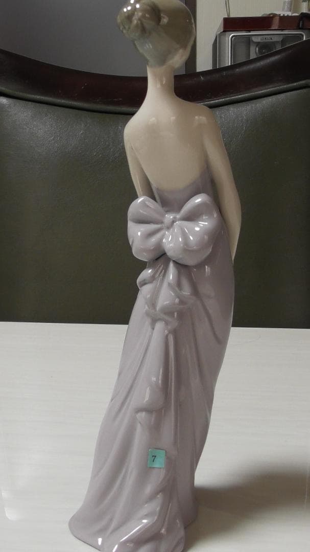 LLADRO　リヤドロ【帽子を持つ少女】　リアドロ　インテリア　Ｌ538