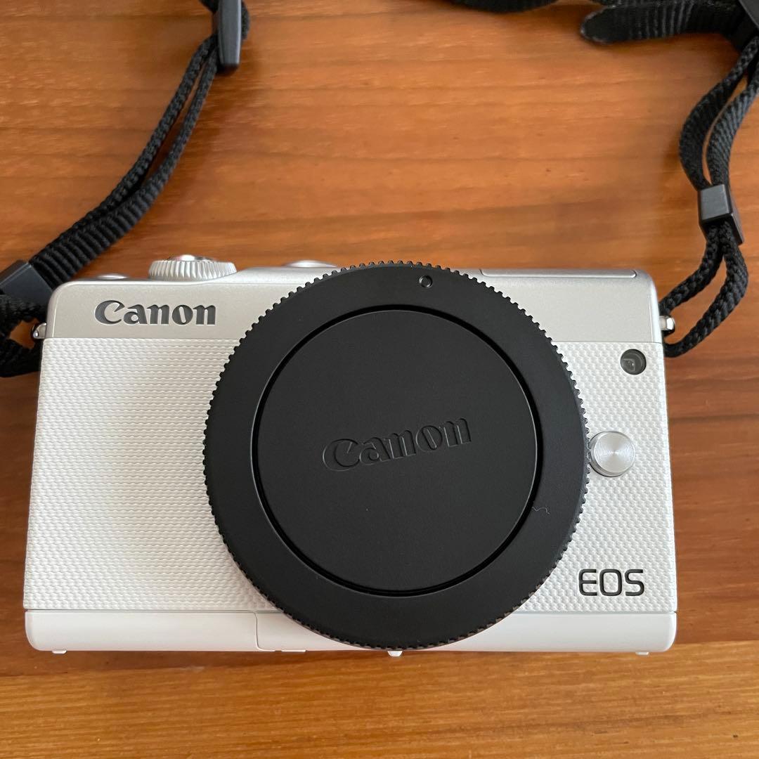 Canon EOS M100 ホワイト ダブルレンズキット　おまけ付き