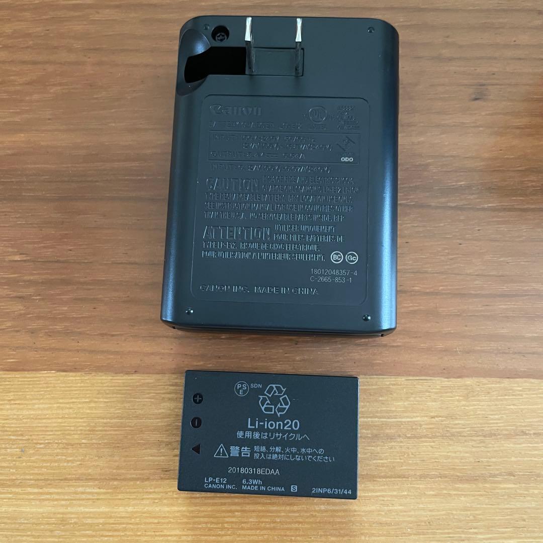 Canon EOS M100 ホワイト ダブルレンズキット　おまけ付き