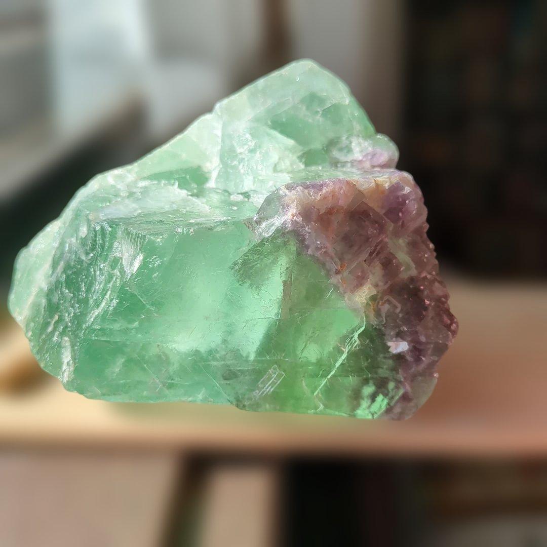 【年末特別セール60％OFF】大きなフローライト原石　パワーストーン　置物