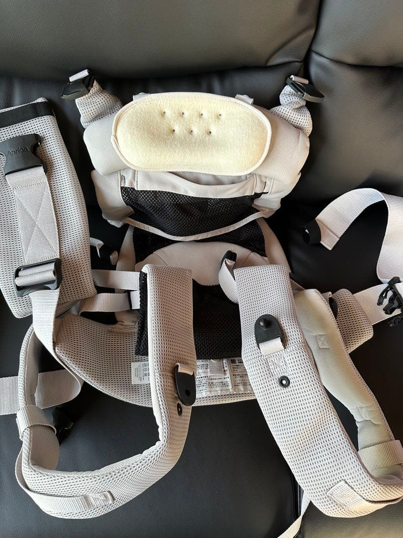 ほぼ新品試着のみ Aprica アップリカ ラクリス 抱っこ紐 ホワイトアッシュ