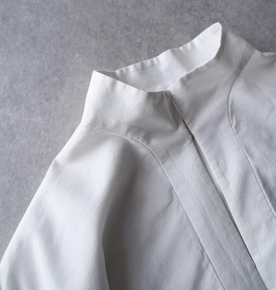 美品 ロエフ 3,2万 スタンドカラーブラウス ホワイト LOEFF Y262