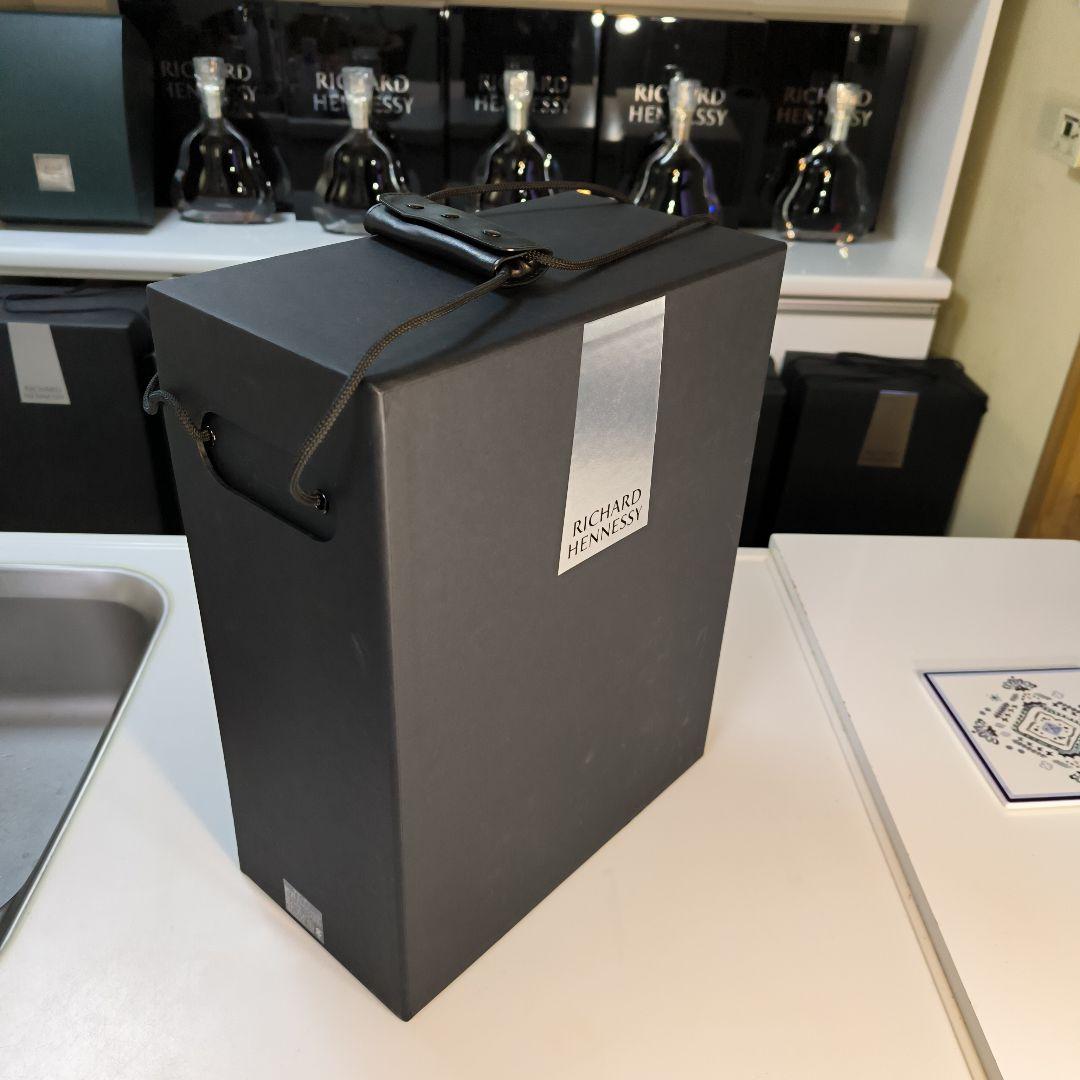 正規品のヘネシー リシャール、未開封、専用箱、外箱 、ギャランティカード付き