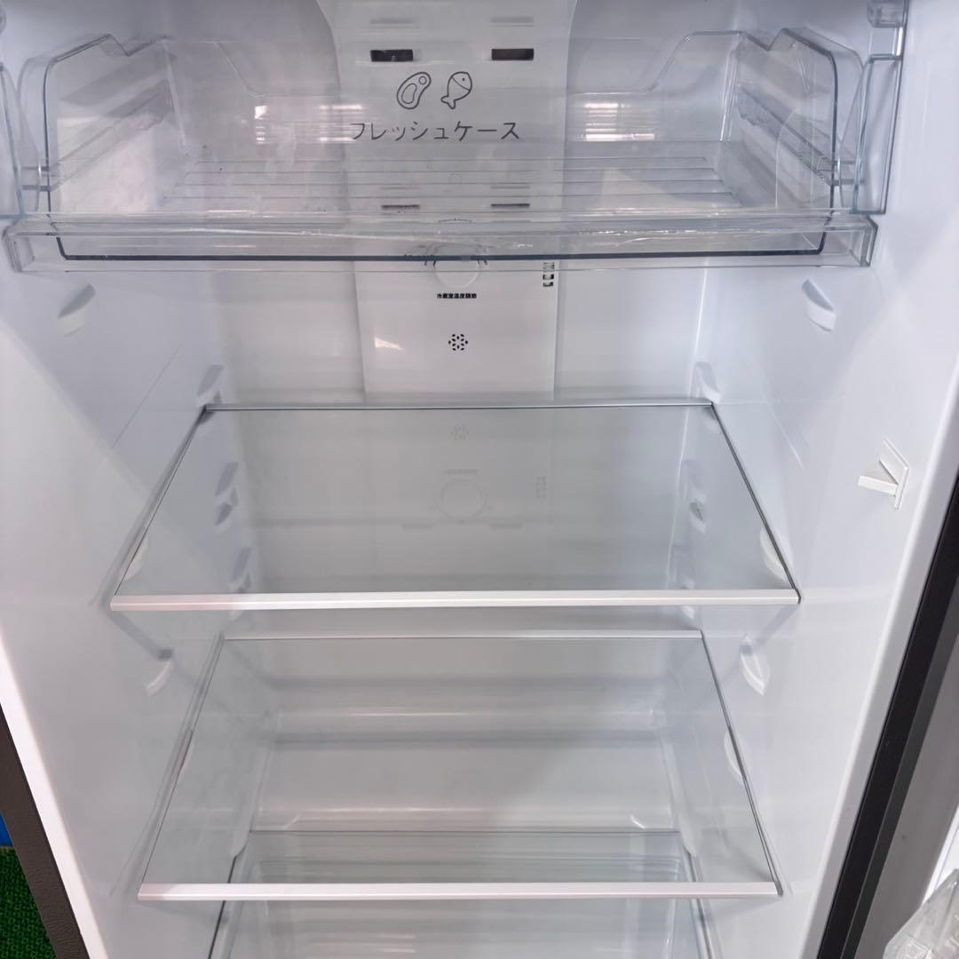 731 中型冷蔵庫　2024年製　小型　一人暮らし　右開き　2ドア　1〜2人向け