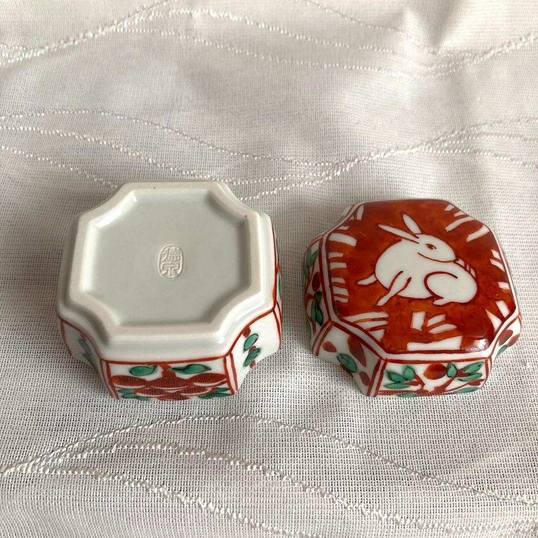 【新品未使用】香合　赤絵 卯 入角　徳泉窯　西村徳泉