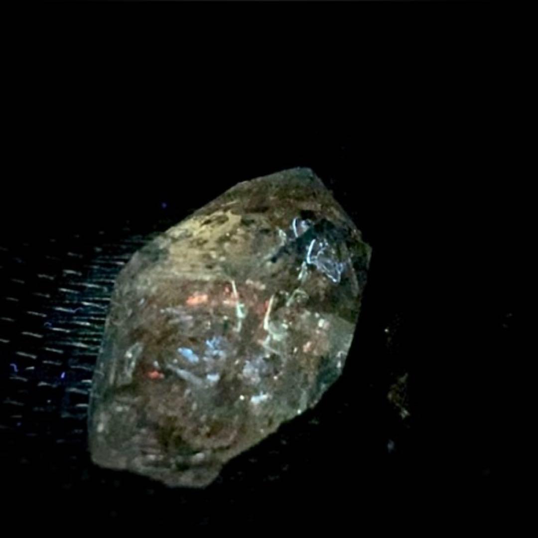 国産蛍光骸骨水晶100g入り缶/コレクターさま向け