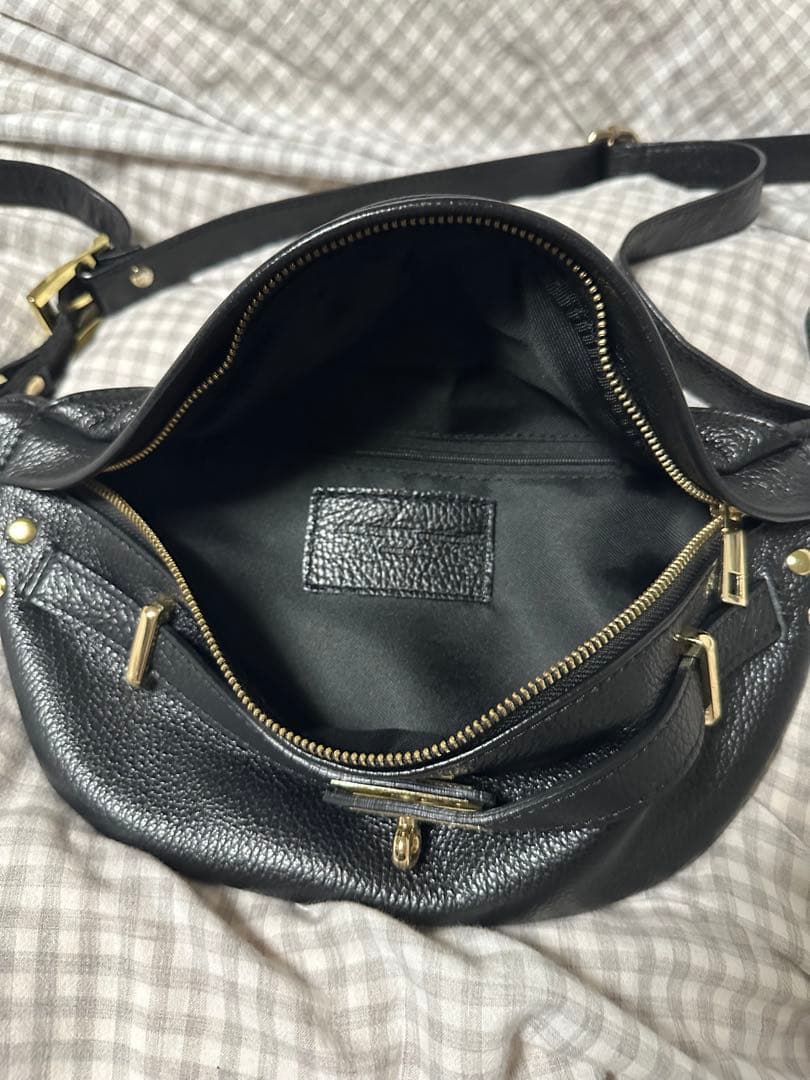 AULENTTI オーレンティ　レザー　ボディバッグ