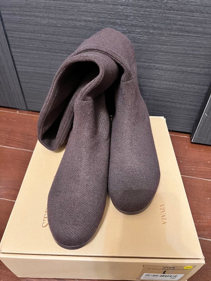 ヒ*ン様 【 お得 美品 】VIVAIA ヴィヴァイア ニーハイブーツ 38 撥