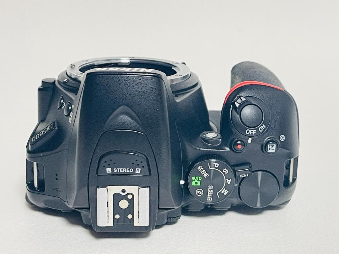 Nikon D5600 ☆Wi-Fi内蔵 ☆高性能一眼レフ☆自撮り可能☆ ニコン