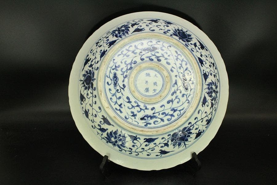 中国美術 纏枝蓮花 水鳥紋 染付大皿 時代物(A577)