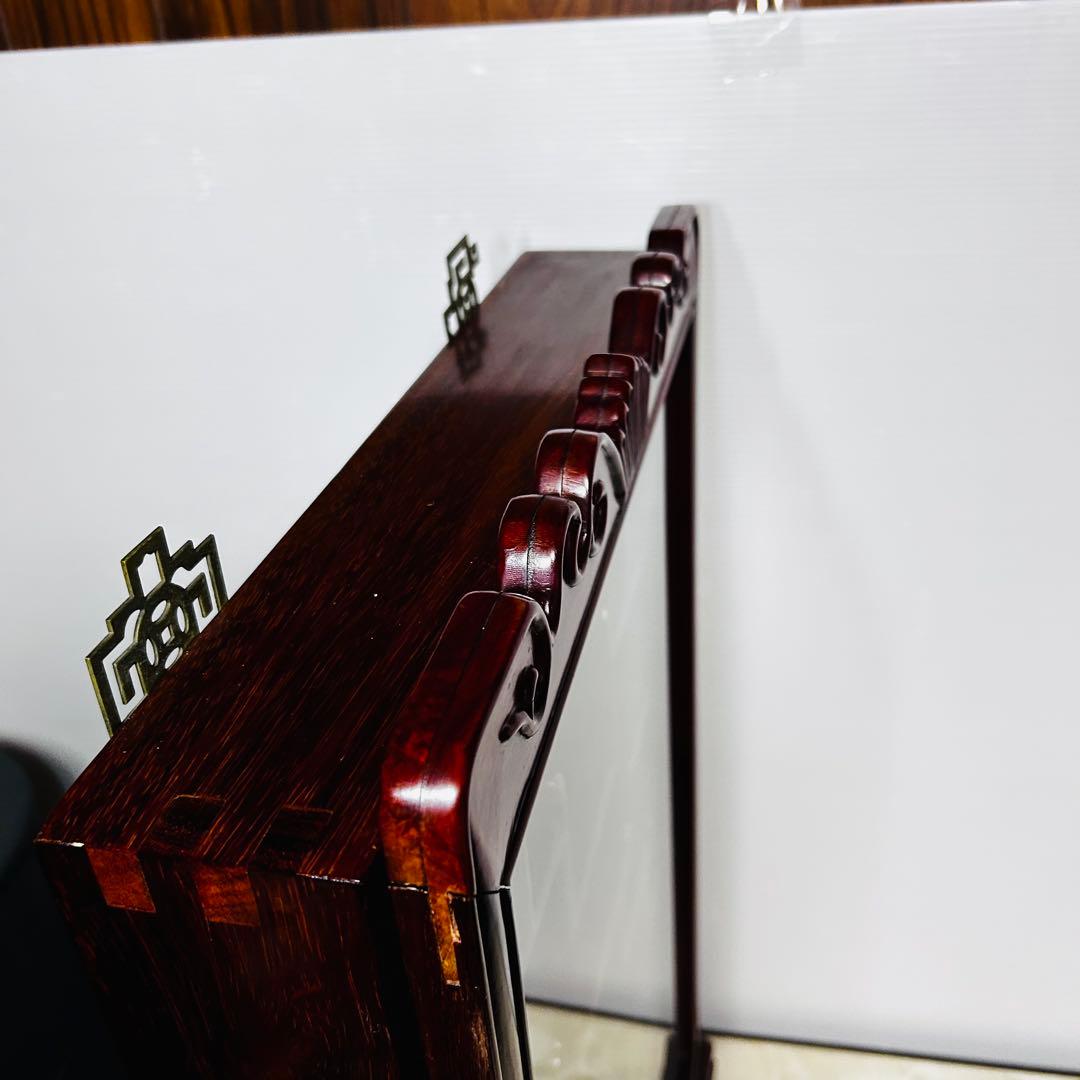 【美品】葡萄彫刻 木製ディスプレイ キャビネット 背面ミラー 唐木 飾り棚 骨董