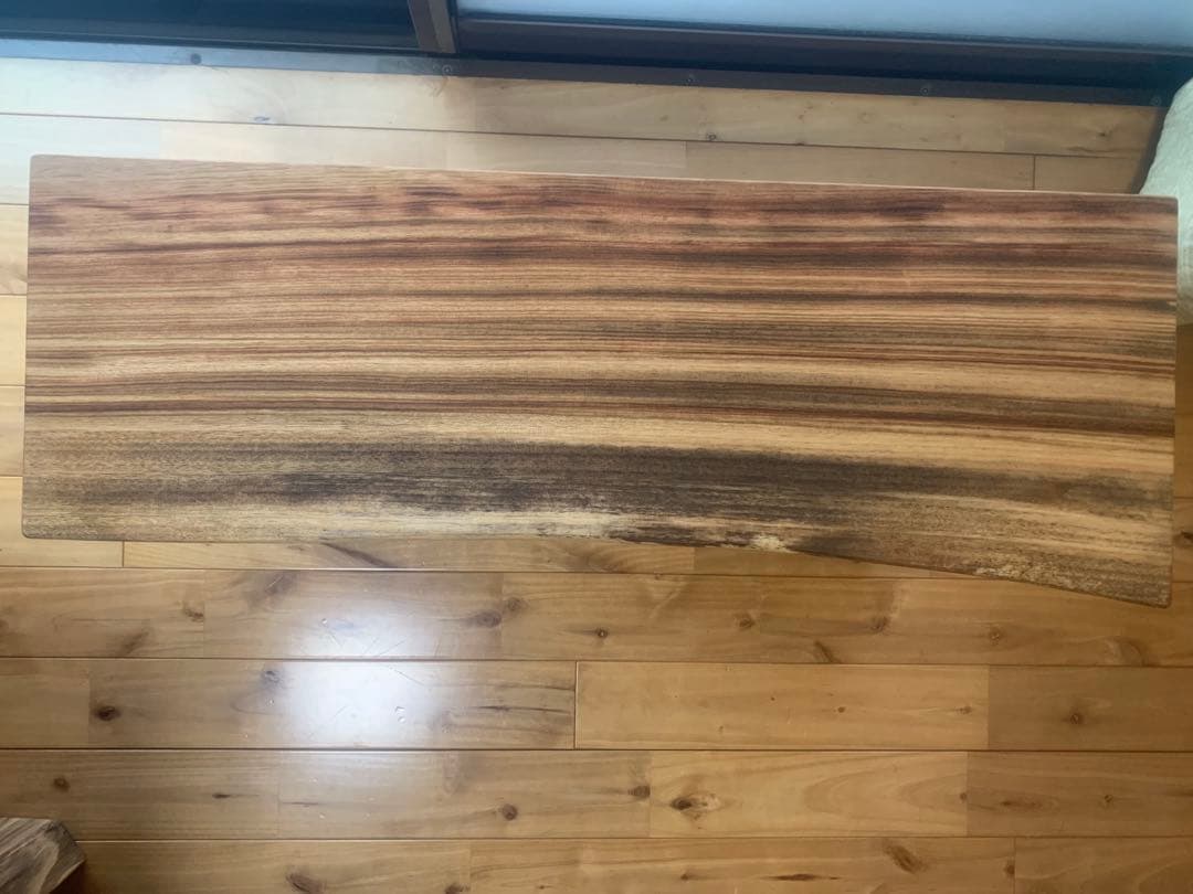 ☆リノ☆勿体ないワイルド❣️楠一枚板厚約4㎝サイドテーブル、TV台、飾り棚