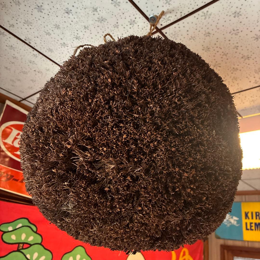 酒蔵の古い杉玉(酒林)