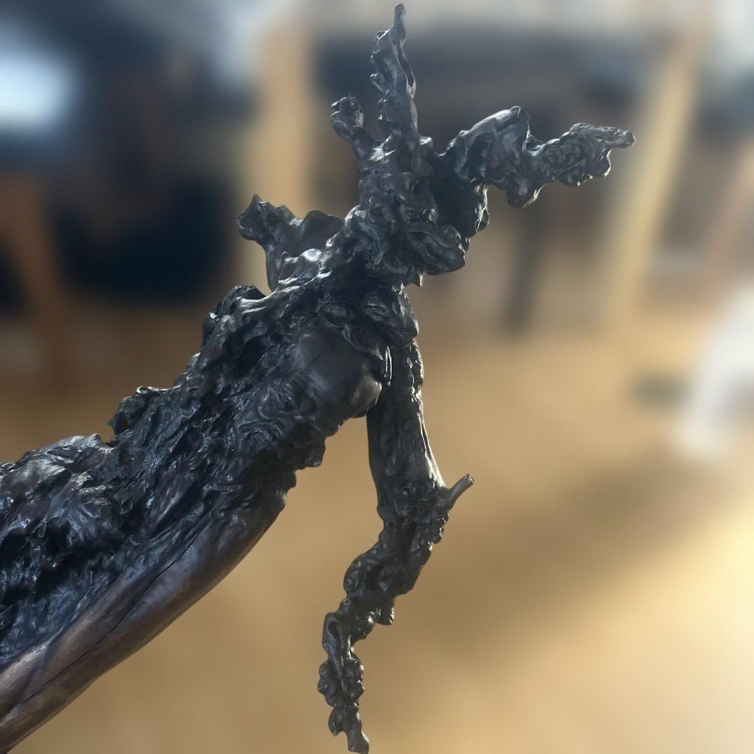 奇妙な流木オブジェ人物が彫刻あり