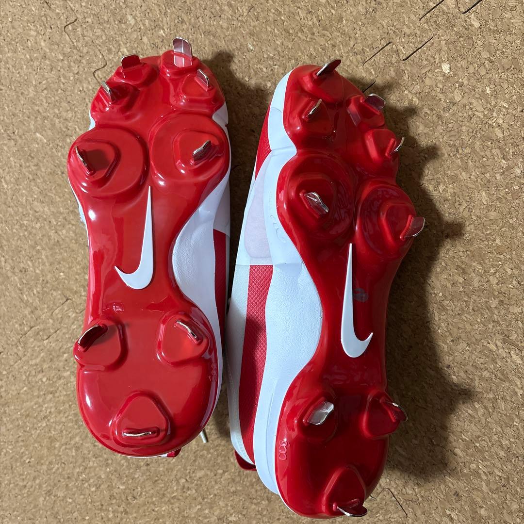 Nike スパイク　赤色